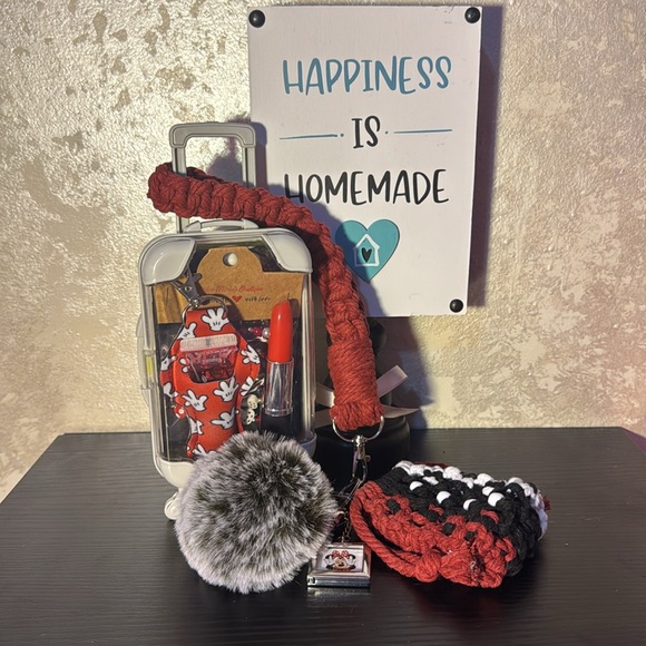 Keychain/Accessory Gift Set - Picture 2 of 6